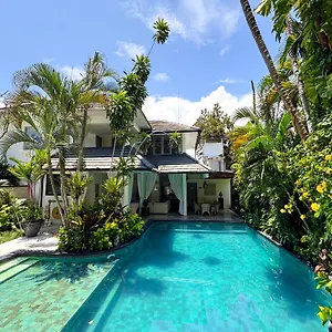 https://esha-villa-seminyak.ubudhotelsnow.com